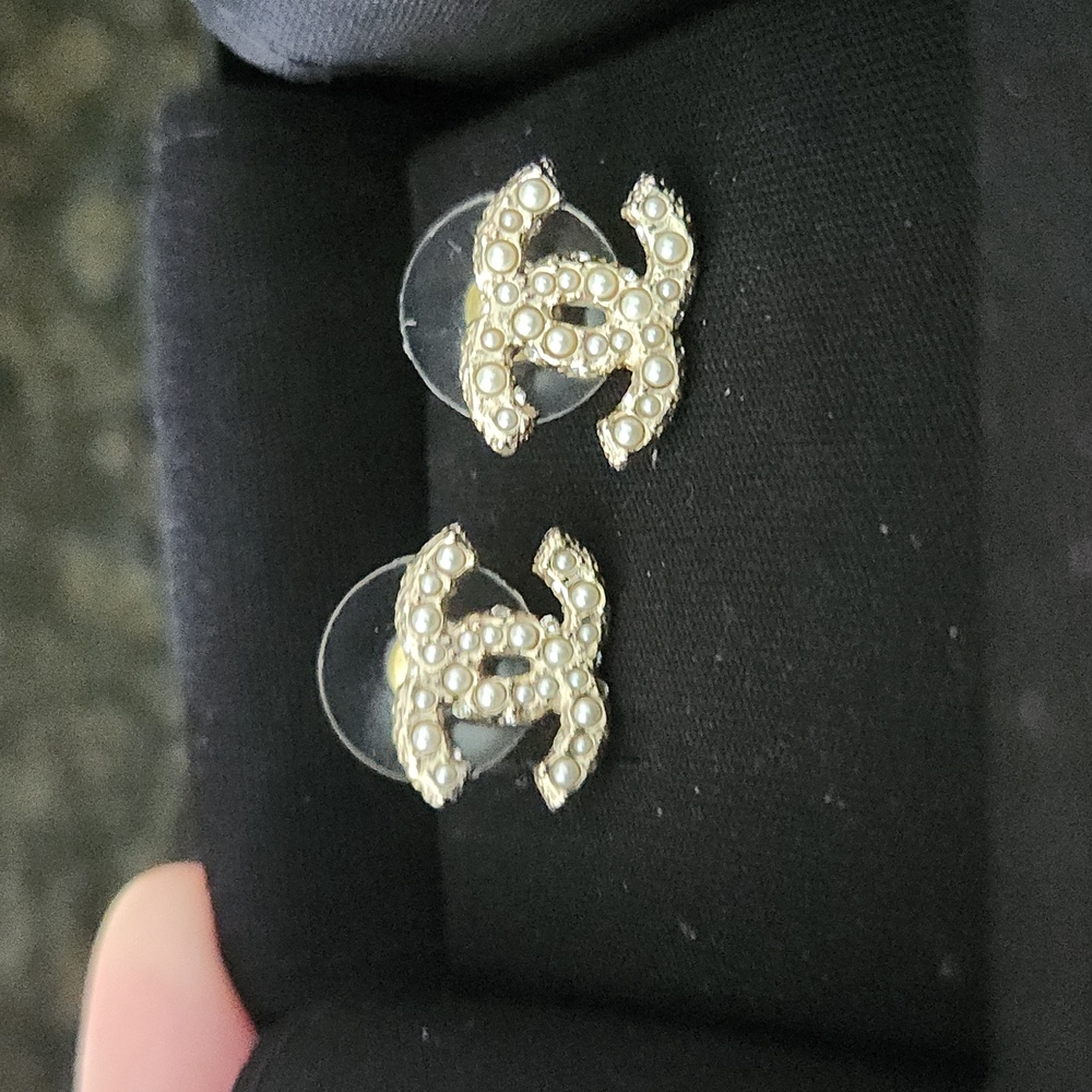Chanel pearl earrings